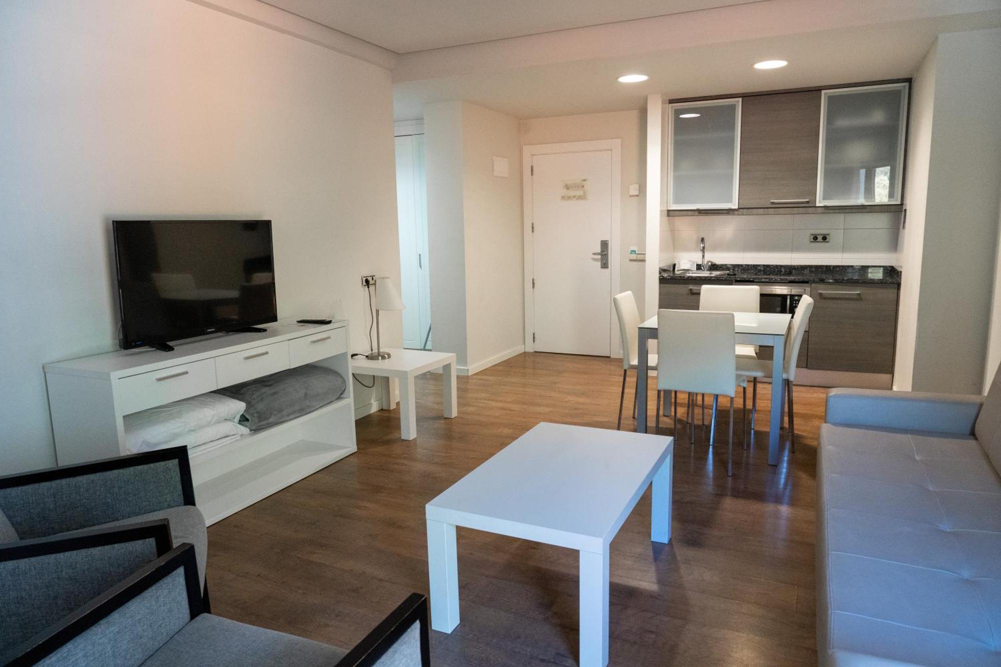 Hotel Y Apartamentos Snoe 伊萨瓦 外观 照片